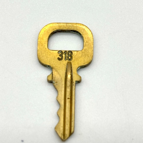 Louis Vuitton Lock and Key #318 - Picture 3 of 4